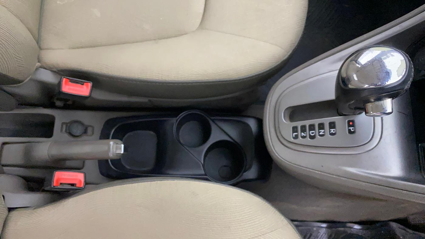 2013 Hyundai i10 SPORTZ 1.2 AT, CNG, Automatic, 60,937 km, Gear Lever