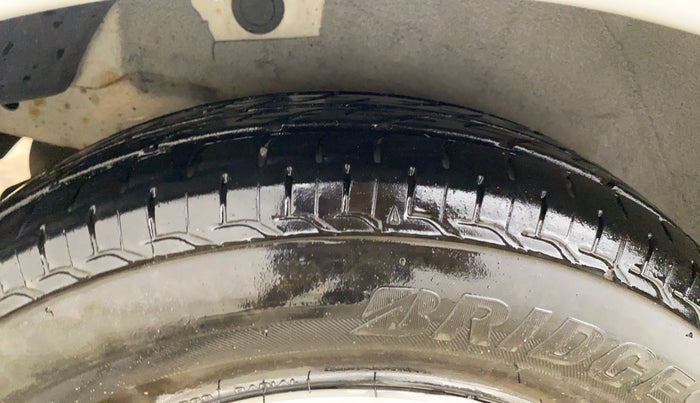 2013 Hyundai i10 SPORTZ 1.2 AT, CNG, Automatic, 60,870 km, Right Rear Tyre Tread