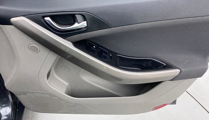 2018 Tata NEXON XZA PLUS PETROL, Petrol, Automatic, 70,022 km, Driver Side Door Panels Control