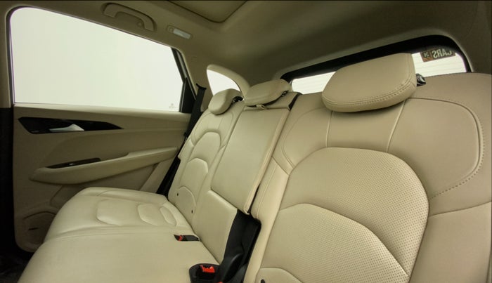 2022 MG HECTOR SHARP HYBRID 1.5 PETROL, Petrol, Manual, 6,493 km, Right Side Rear Door Cabin