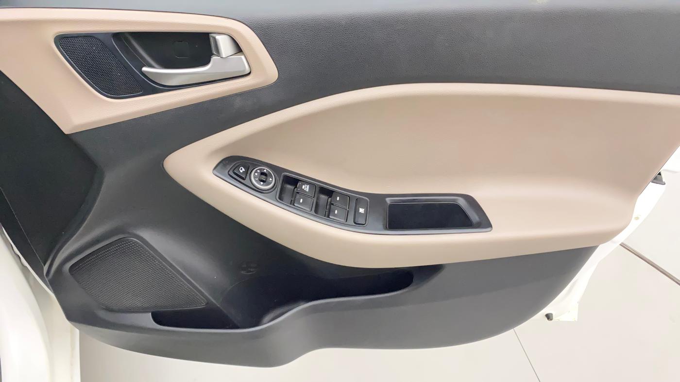 2019 Hyundai Elite i20 SPORTZ PLUS 1.2, CNG, Manual, 68,707 km, Driver Side Door Panels Control