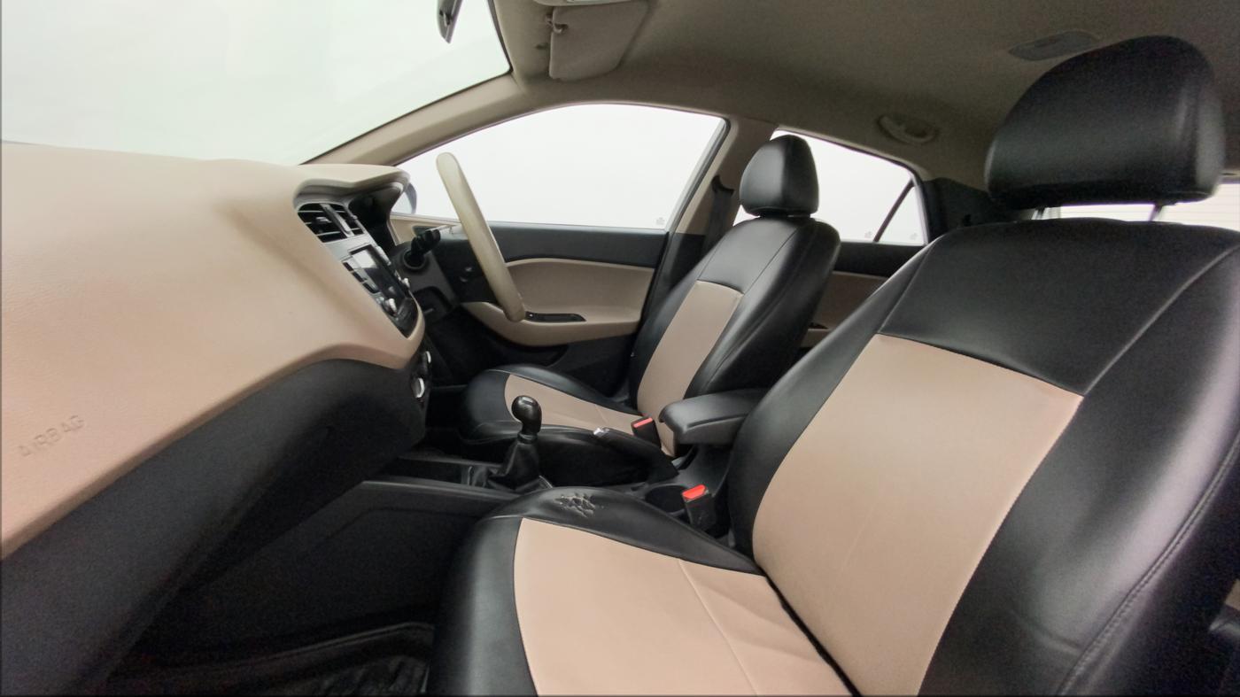 2019 Hyundai Elite i20 SPORTZ PLUS 1.2, CNG, Manual, 68,707 km, Right Side Front Door Cabin