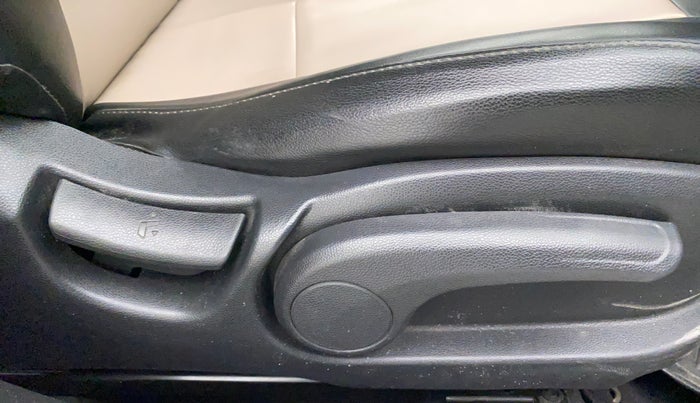 2019 Hyundai Elite i20 SPORTZ PLUS 1.2, Petrol, Manual, 68,707 km, Driver Side Adjustment Panel
