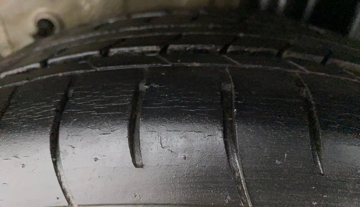 2011 Toyota Etios VX, Petrol, Manual, 57,912 km, Left Rear Tyre Tread