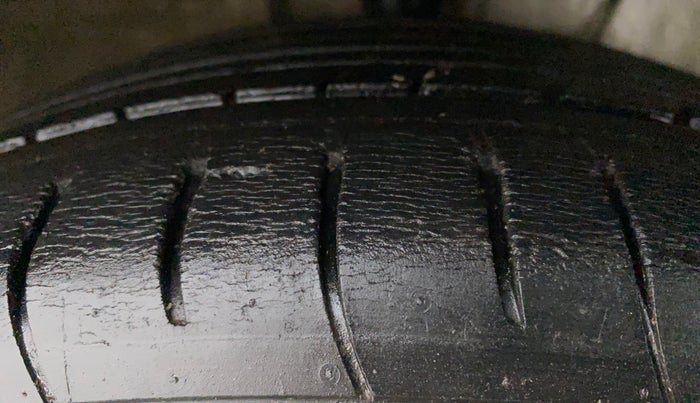 2011 Toyota Etios VX, Petrol, Manual, 57,912 km, Right Front Tyre Tread