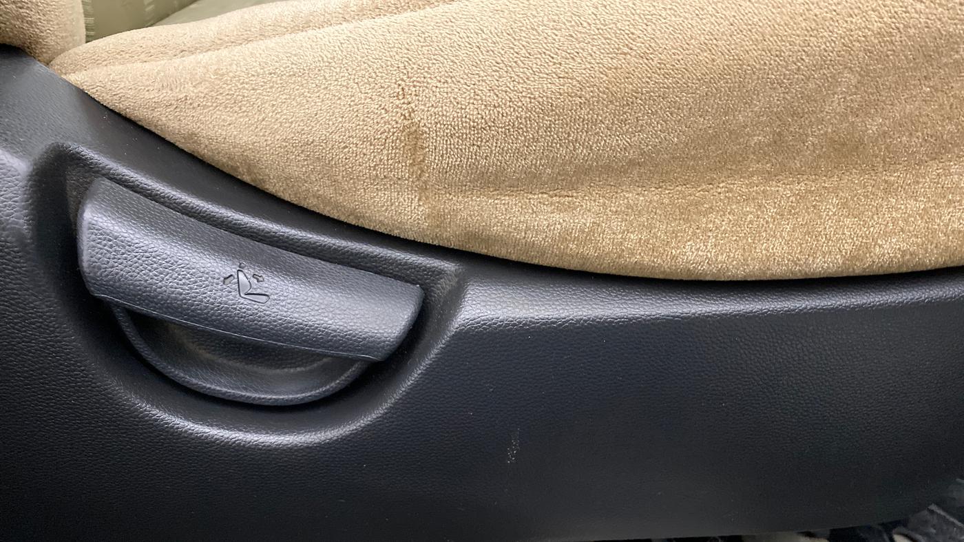 2019 Hyundai Grand i10 MAGNA 1.2 KAPPA VTVT, CNG, Manual, 69,561 km, Driver Side Adjustment Panel