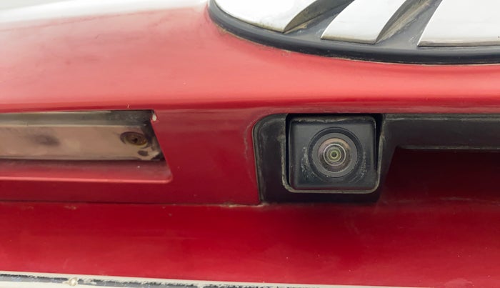 2019 Mahindra XUV300 W8(O) 1.2 PETROL DUAL TONE, Petrol, Manual, 32,193 km, Parking Camera