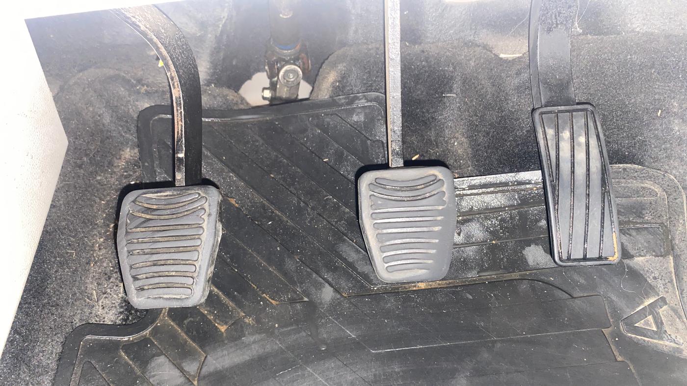 2019 Mahindra XUV300 W8(O) 1.2 PETROL DUAL TONE, Petrol, Manual, 32,193 km, Pedals
