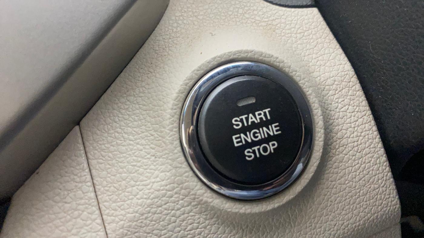 2019 Mahindra XUV300 W8(O) 1.2 PETROL DUAL TONE, Petrol, Manual, 32,193 km, Keyless Start/ Stop Button