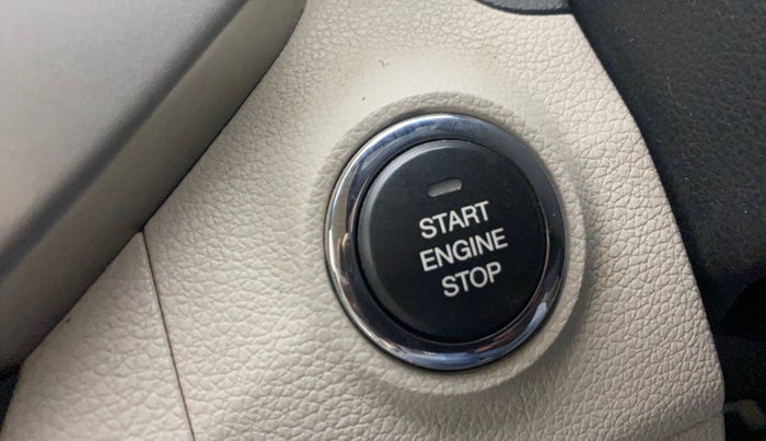 2019 Mahindra XUV300 W8(O) 1.2 PETROL DUAL TONE, Petrol, Manual, 32,193 km, Keyless Start/ Stop Button