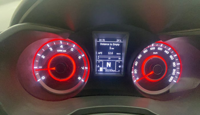 2019 Mahindra XUV300 W8(O) 1.2 PETROL DUAL TONE, Petrol, Manual, 32,193 km, Odometer Image