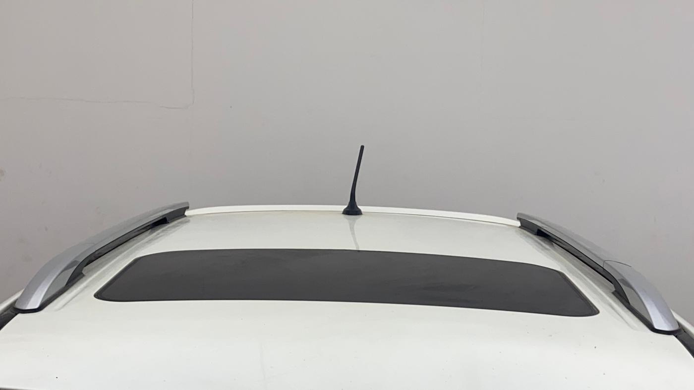 2019 Mahindra XUV300 W8(O) 1.2 PETROL DUAL TONE, Petrol, Manual, 32,193 km, Moonroof/ Sunroof