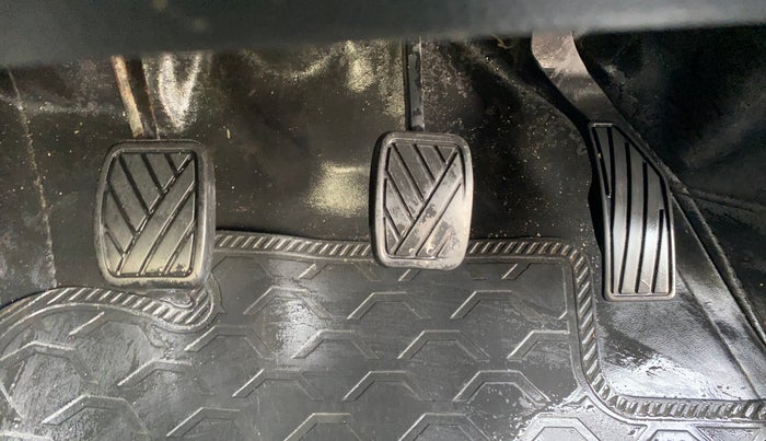 2013 Maruti Swift VXI, Petrol, Manual, 30,265 km, Pedals