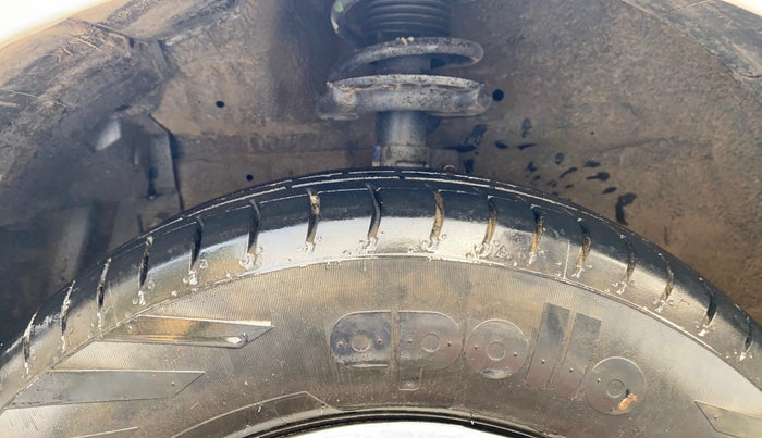 2013 Maruti Swift VXI, Petrol, Manual, 30,265 km, Left Front Tyre Tread