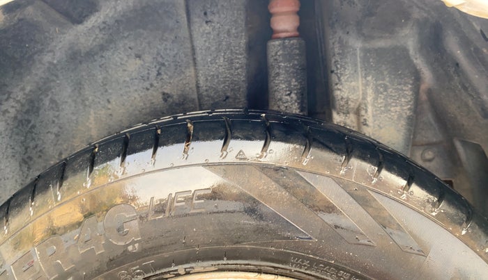 2013 Maruti Swift VXI, Petrol, Manual, 30,265 km, Left Rear Tyre Tread
