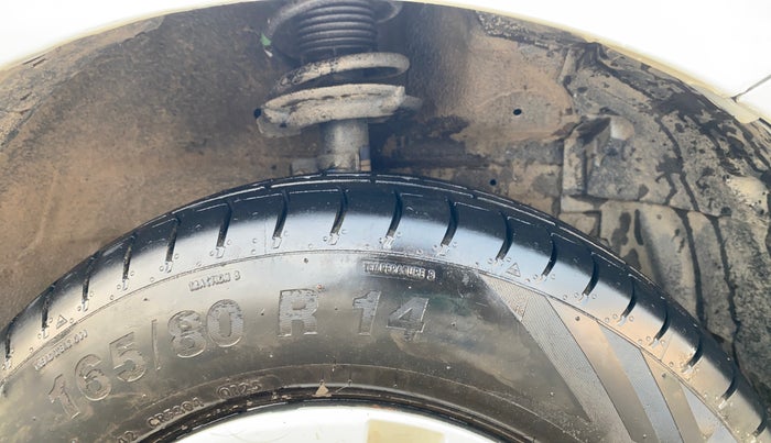 2013 Maruti Swift VXI, Petrol, Manual, 30,265 km, Right Front Tyre Tread