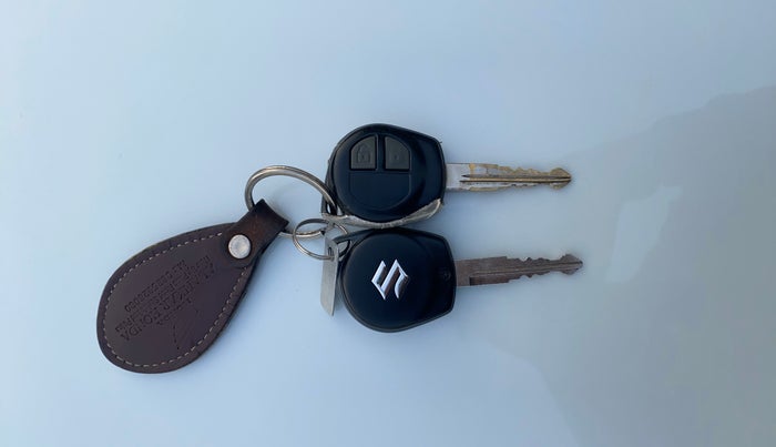 2013 Maruti Swift VXI, Petrol, Manual, 30,265 km, Key Close Up