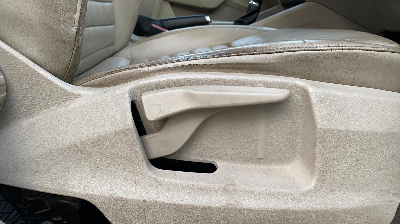 2017 Skoda Octavia STYLE PLUS AT 1.8 TSI, Petrol, Automatic, 49,876 km, Driver Side Adjustment Panel