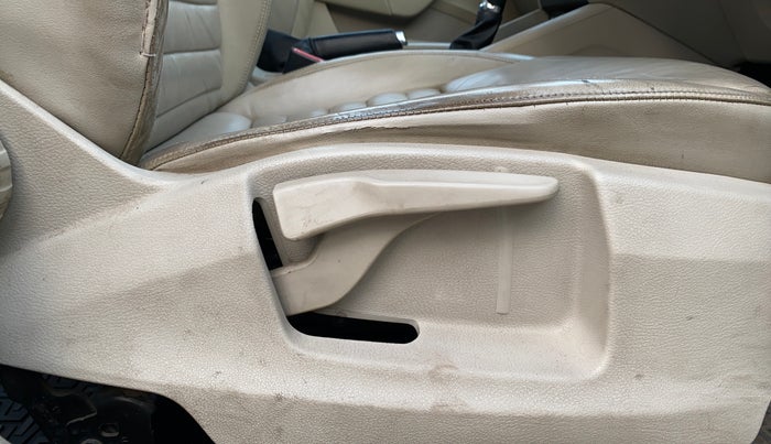 2017 Skoda Octavia STYLE PLUS AT 1.8 TSI, Petrol, Automatic, 49,876 km, Driver Side Adjustment Panel