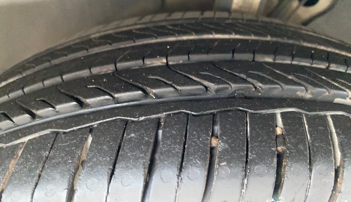 2017 Skoda Octavia STYLE PLUS AT 1.8 TSI, Petrol, Automatic, 49,876 km, Left Front Tyre Tread