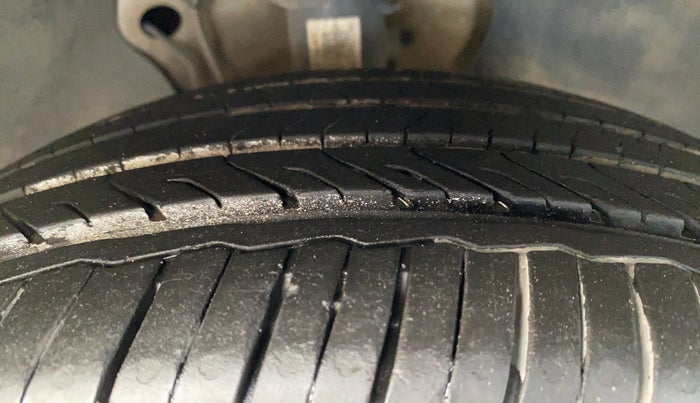 2017 Skoda Octavia STYLE PLUS AT 1.8 TSI, Petrol, Automatic, 49,876 km, Right Front Tyre Tread