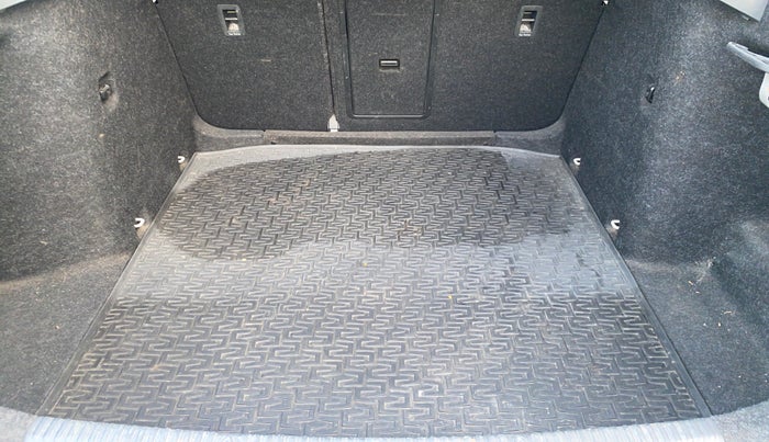 2017 Skoda Octavia STYLE PLUS AT 1.8 TSI, Petrol, Automatic, 49,876 km, Boot Inside