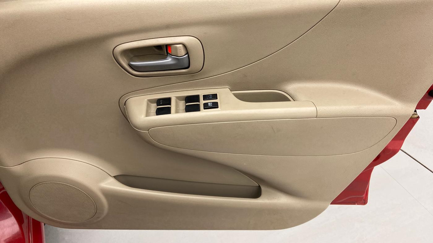 2013 Maruti A Star VXI (ABS) AT, Petrol, Automatic, 38,284 km, Driver Side Door Panels Control
