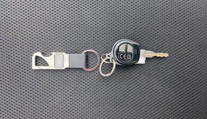 2016 Maruti Baleno DELTA 1.2 K12, Petrol, Manual, 39,256 km, Key Close up