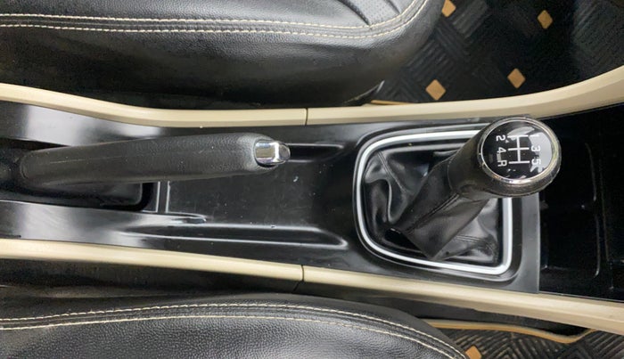 2018 Maruti Ciaz DELTA 1.4 MT PETROL, Petrol, Manual, 49,442 km, Gear Lever