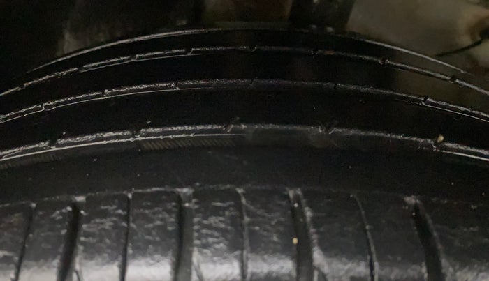 2020 KIA SONET GTX PLUS 1.5, Diesel, Manual, 32,242 km, Left Front Tyre Tread