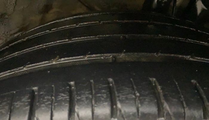 2020 KIA SONET GTX PLUS 1.5, Diesel, Manual, 32,242 km, Right Front Tyre Tread