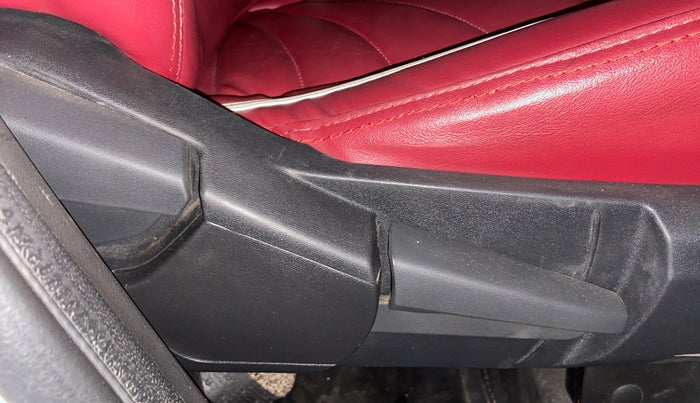 2022 Renault Kiger RXT (O) MT, Petrol, Manual, 25,156 km, Driver Side Adjustment Panel