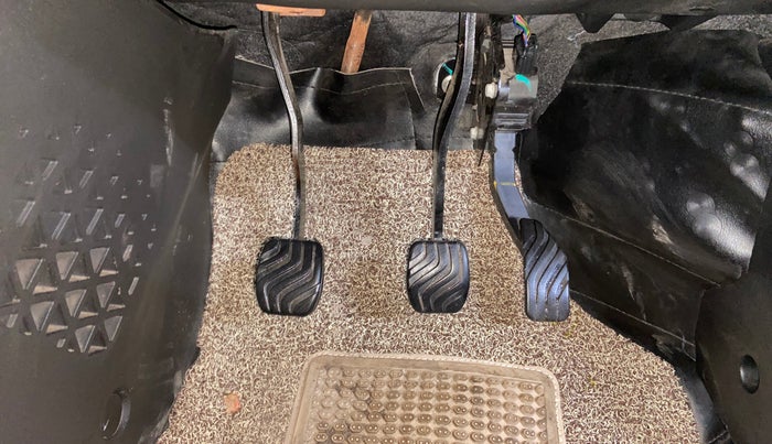 2022 Renault Kiger RXT (O) MT, Petrol, Manual, 25,156 km, Pedals