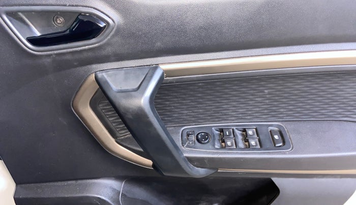 2022 Renault Kiger RXT (O) MT, Petrol, Manual, 25,156 km, Driver Side Door Panels Control