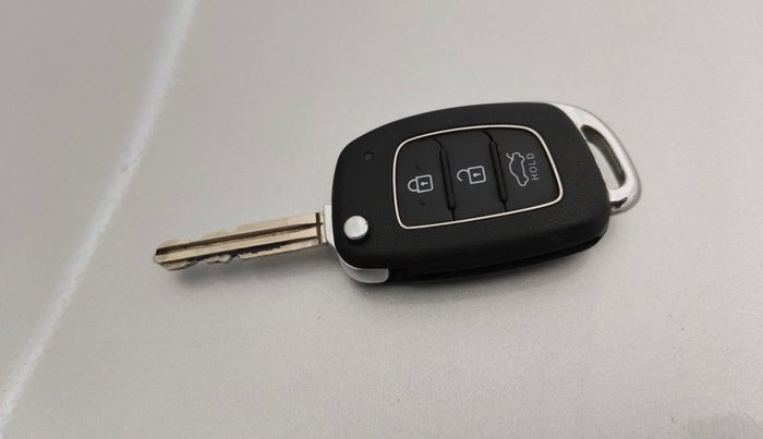 2017 Hyundai Xcent S 1.2, Petrol, Manual, 86,838 km, Key Close Up