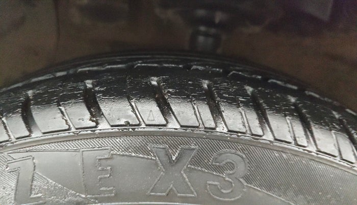 2017 Hyundai Xcent S 1.2, Petrol, Manual, 86,838 km, Left Front Tyre Tread