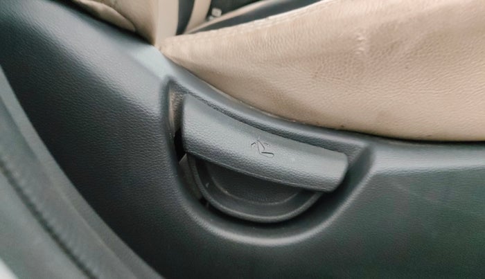 2017 Hyundai Xcent S 1.2, Petrol, Manual, 86,838 km, Driver Side Adjustment Panel