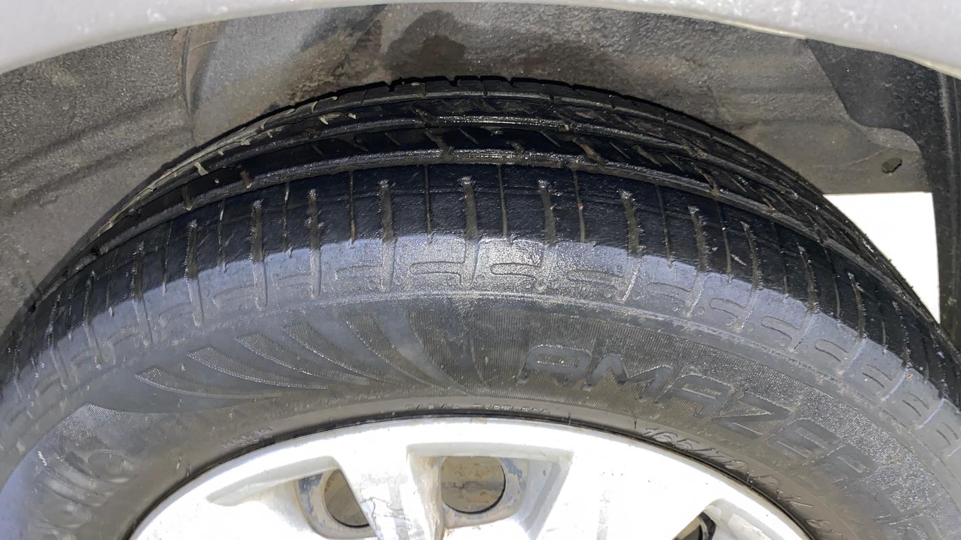 2013 Hyundai i20 MAGNA 1.2, Petrol, Manual, 1,43,751 km, Left Rear Tyre Tread