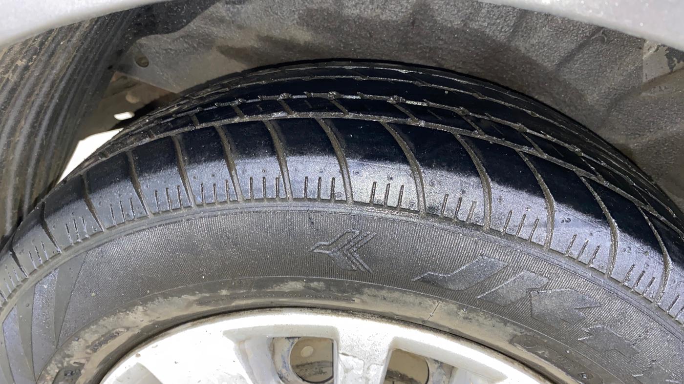 2013 Hyundai i20 MAGNA 1.2, Petrol, Manual, 1,43,751 km, Right Rear Tyre Tread