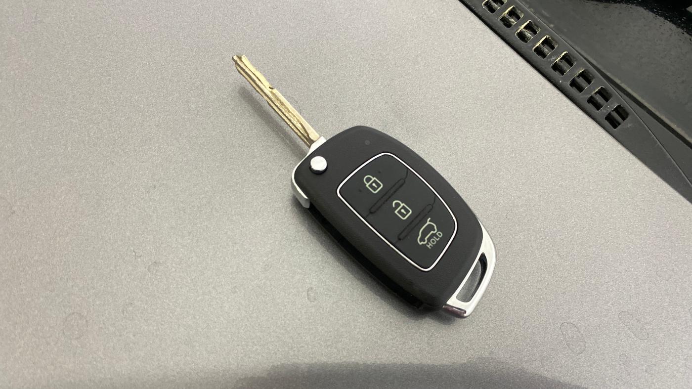 2013 Hyundai i20 MAGNA 1.2, Petrol, Manual, 1,43,751 km, Key Close Up