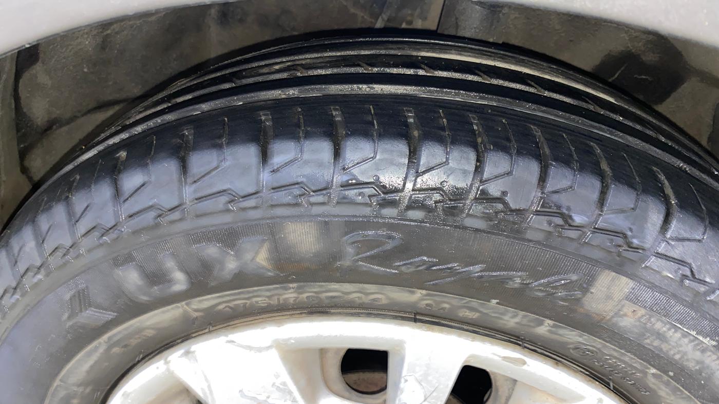 2013 Hyundai i20 MAGNA 1.2, Petrol, Manual, 1,43,751 km, Right Front Tyre Tread