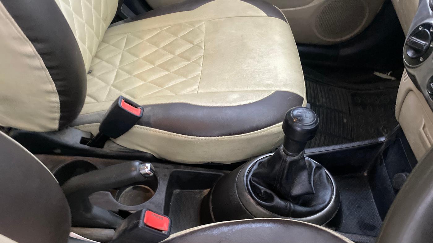 2013 Hyundai i20 MAGNA 1.2, Petrol, Manual, 1,43,751 km, Gear Lever