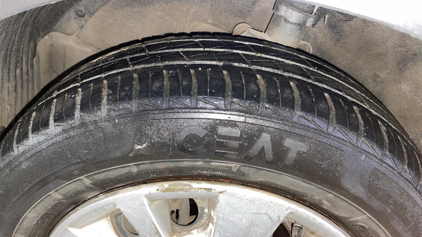 2013 Hyundai i20 MAGNA 1.2, Petrol, Manual, 1,43,751 km, Left Front Tyre Tread