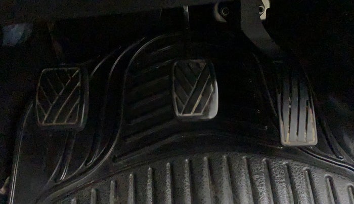 2015 Maruti Swift VXI, Petrol, Manual, 55,674 km, Pedals