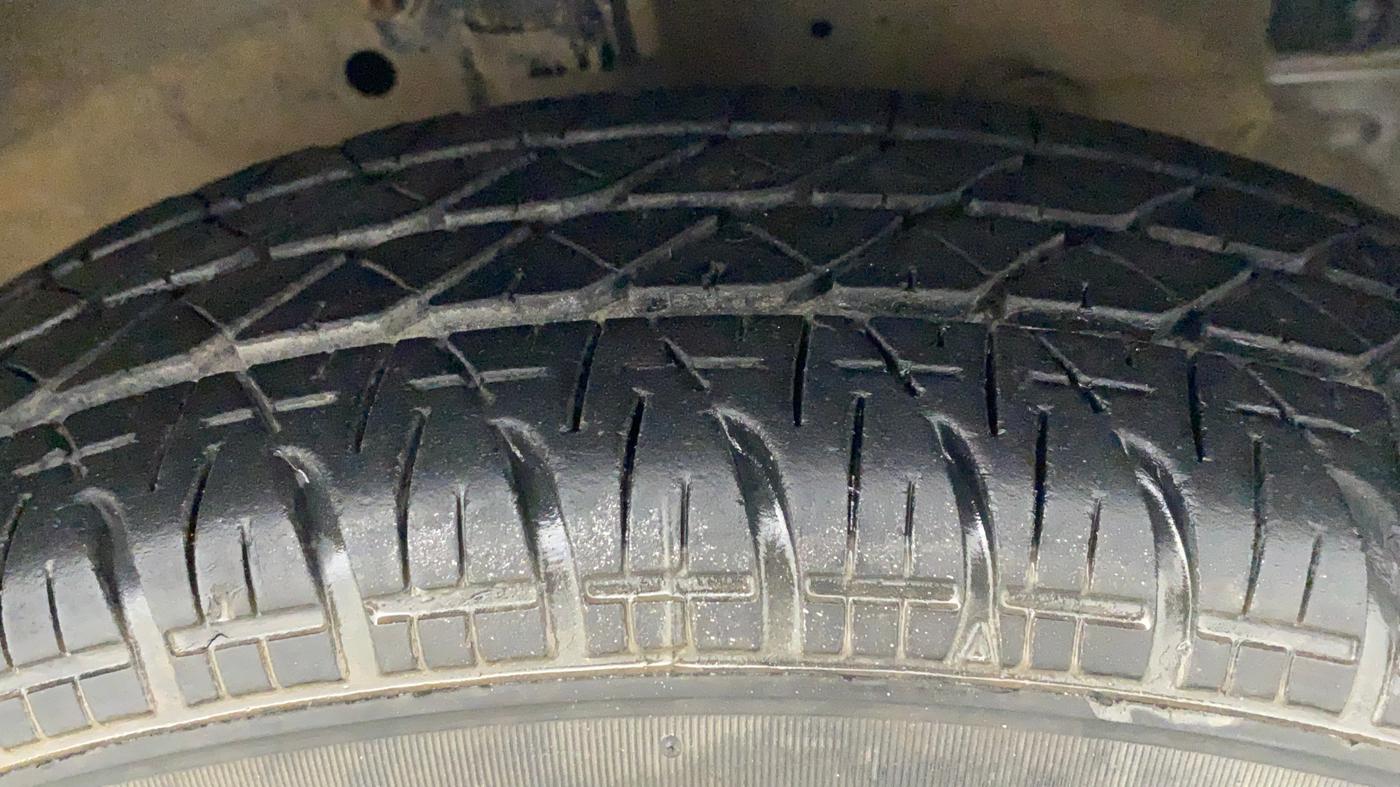2015 Maruti Swift VXI, Petrol, Manual, 55,674 km, Right Front Tyre Tread