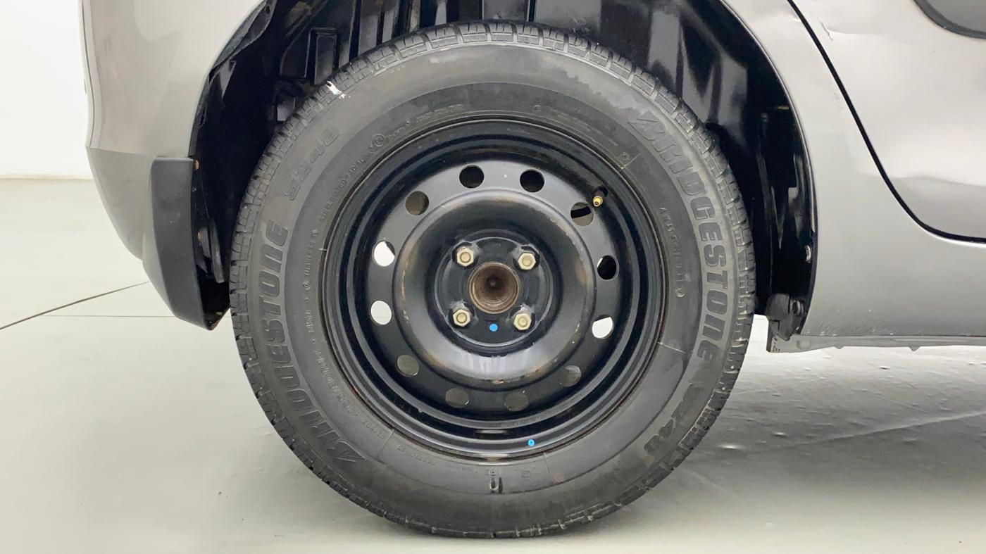 2015 Maruti Swift VXI, Petrol, Manual, 55,674 km, Right Rear Wheel