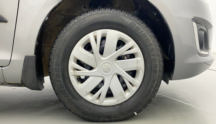 2015 Maruti Swift VXI, Petrol, Manual, 55,674 km, Right Front Wheel