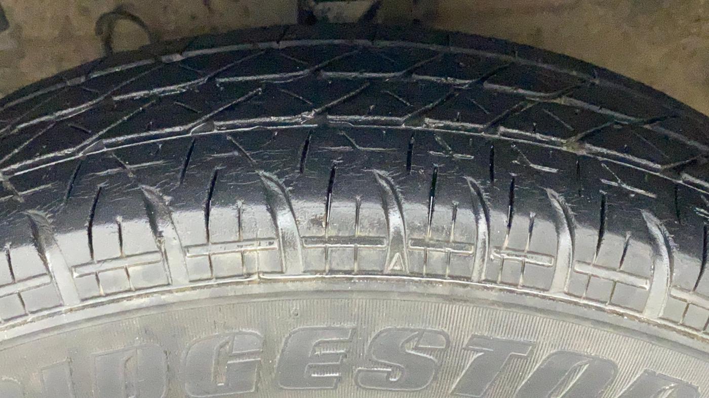 2015 Maruti Swift VXI, Petrol, Manual, 55,674 km, Left Front Tyre Tread
