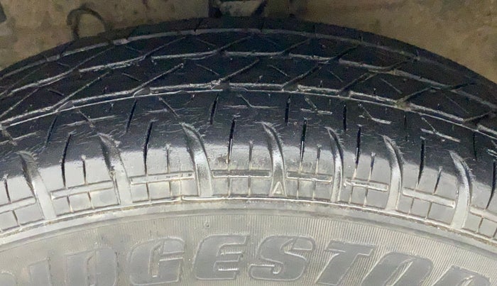2015 Maruti Swift VXI, Petrol, Manual, 55,674 km, Left Front Tyre Tread