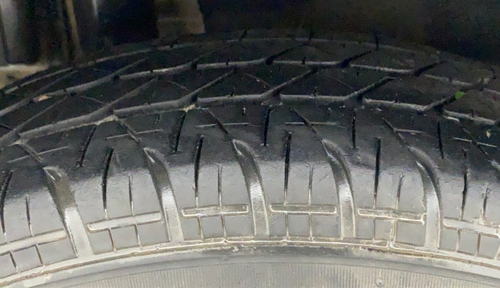2015 Maruti Swift VXI, Petrol, Manual, 55,674 km, Right Rear Tyre Tread